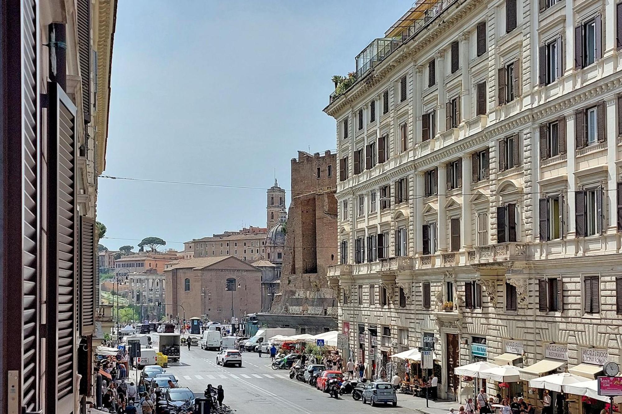 Ych-Colorful And Classy Apartment Near Fori Imperiali Rome Bagian luar foto