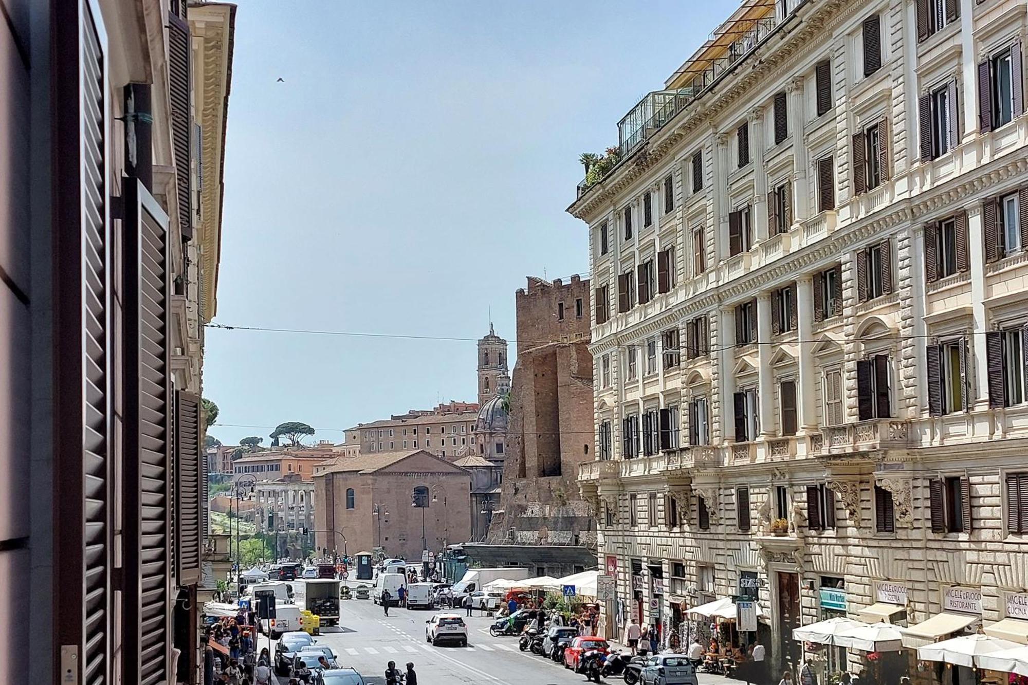 Ych-Colorful And Classy Apartment Near Fori Imperiali Rome Bagian luar foto